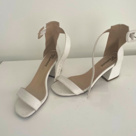 White sandals - Picture 1 of 4